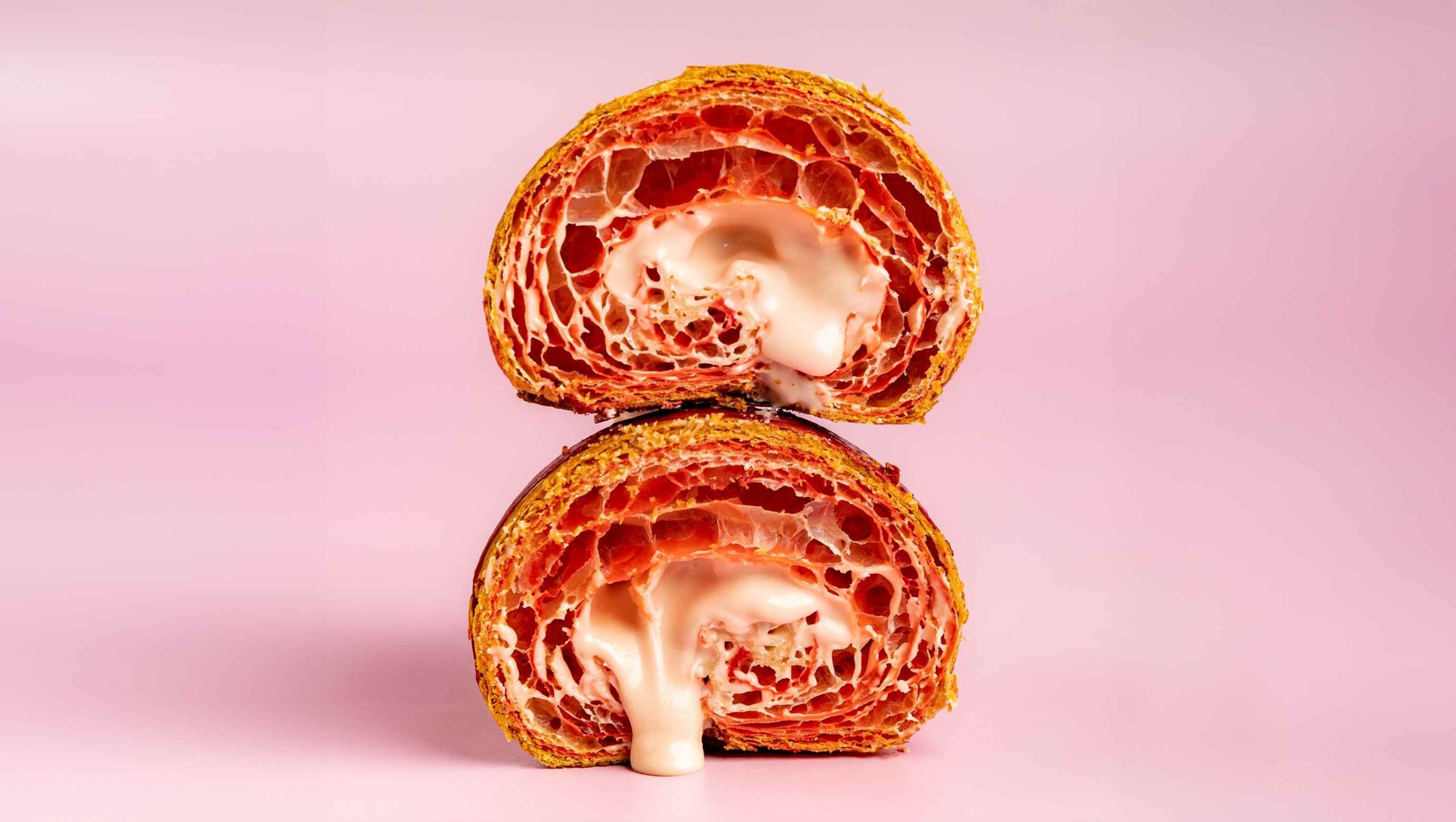 CROISSANT_STRAWBERRY_CUT-compressed